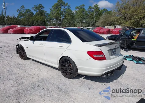 2009 Mercedes-Benz C 63 Amg из США, поврежденный, VIN WDDGF77X79F220017